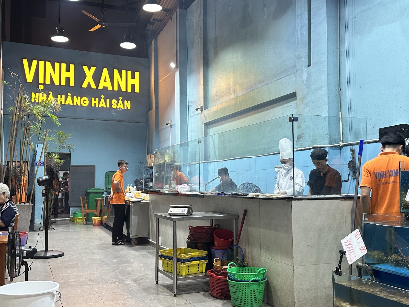 Mặt tiền ban ngày
